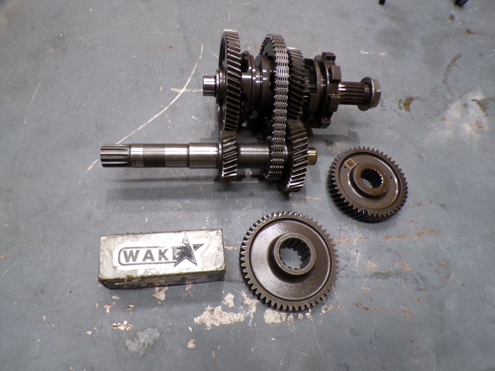 かつ 2023-2025 CAN-AM OUTLANDER 500 700 420820327 TRANSMISSION MAIN